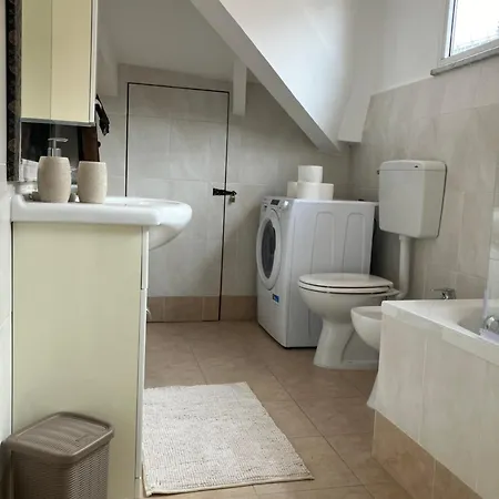 La Mansarda Di Jt Apartman *